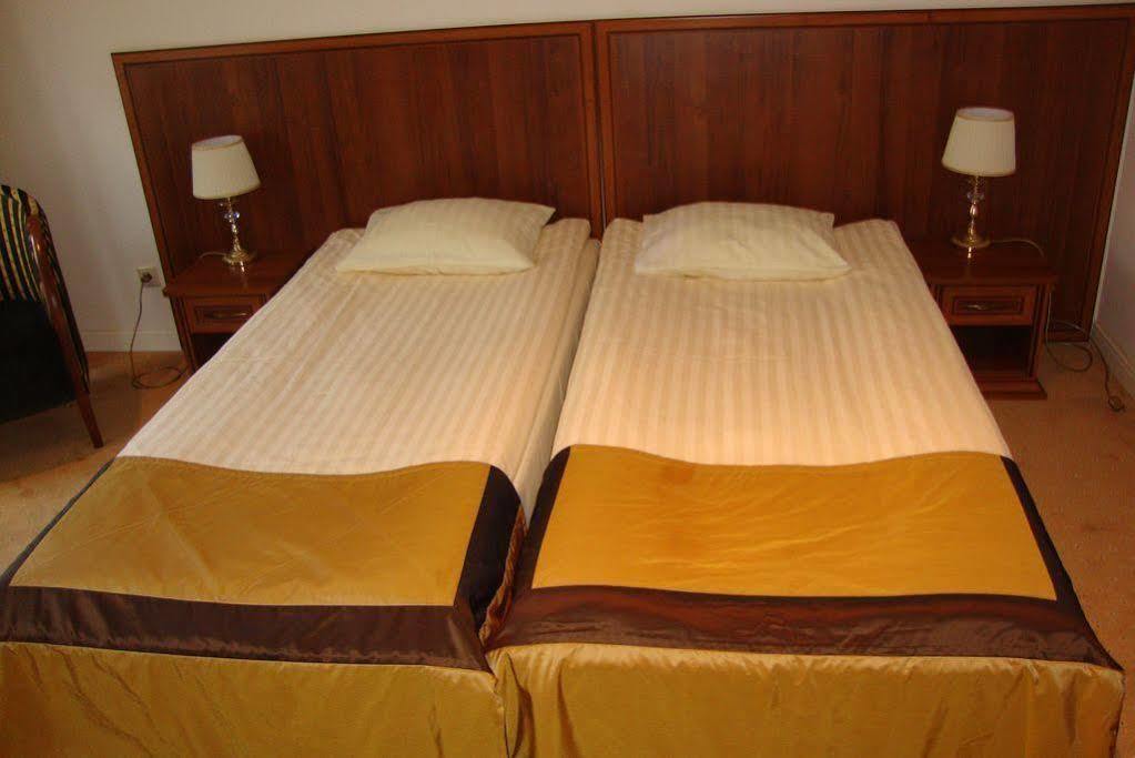 Klub Sosnowy Otel Varşova Dış mekan fotoğraf