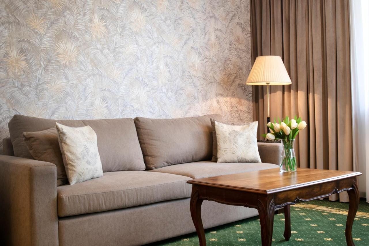 Klub Sosnowy Otel Varşova Dış mekan fotoğraf
